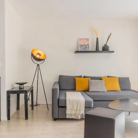 Apartment Studio Avec Terrasse A Cote Du Tramway + Parking *