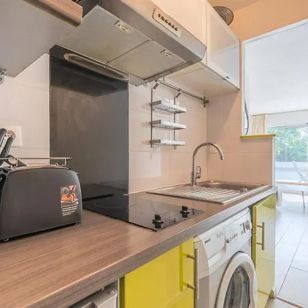 Studio Avec Terrasse A Cote Du Tramway + Parking Apartment La Madeleine (Nord)